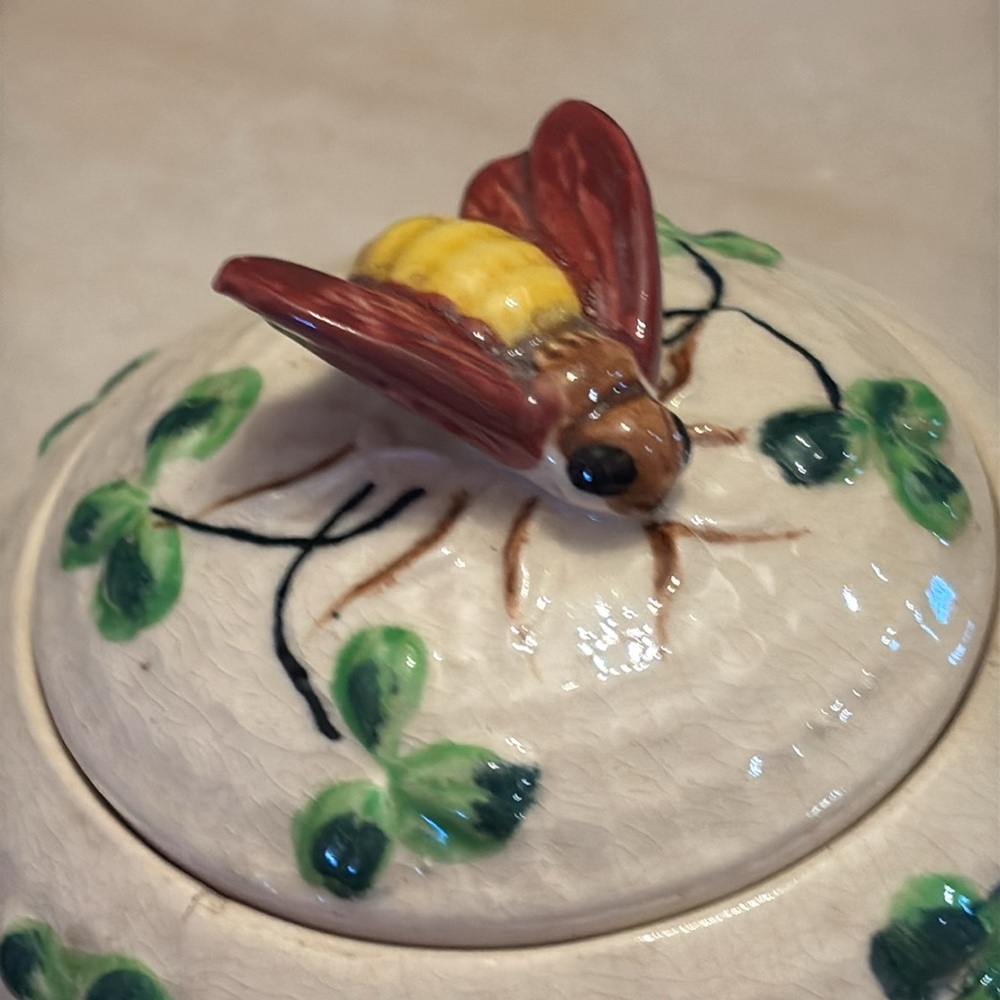 JB Betson's china beehive sugar bowl with clover - Picture 2 of 10